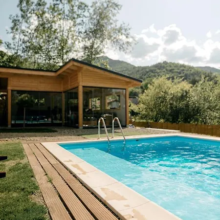 Holzhaus * Sadu